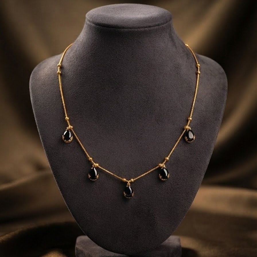Minimalist Gold Chain – Black Elegance