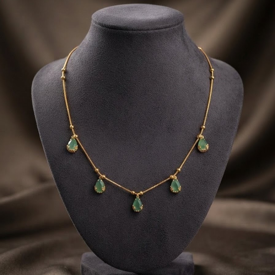 Minimalist Gold Chain – Green Elegance