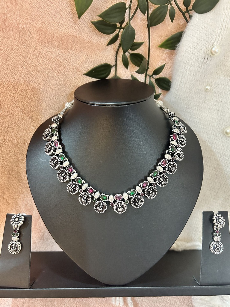 Black Metal Necklace with Mixed Kundan